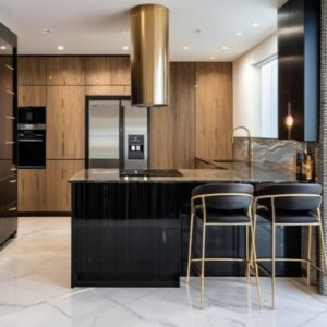 Dom w stylu modern classic zatopiony w satynowej czerni