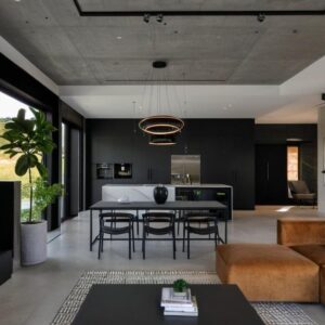 Minimalizm z akcentem w kolorze ziemistego oranżu