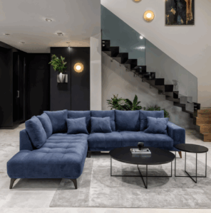 Dom w stylu modern classic zatopiony w satynowej czerni